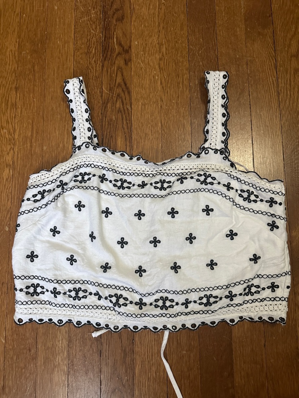 Abercrombie & Fitch White Cropped Embroidered Tank